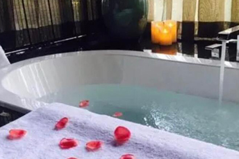 北京大兴水疗池中的失重冥想：当身体学会漂浮